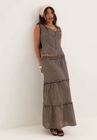Lace Detail Shaped Vest