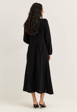 Crepe Pleated Dress Black