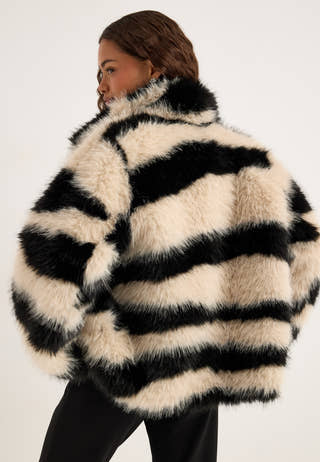 Short Faux Fur Coat Patterned