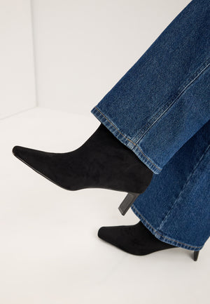 Square Toe Boot Black
