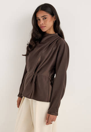 Yaspella Ls Funnel Neck Top Brown