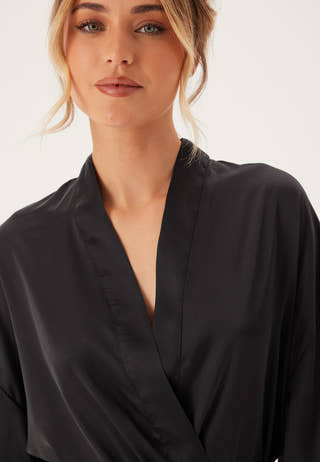 Frill Robe