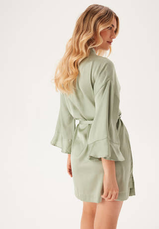 Frill Robe