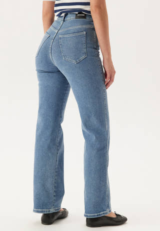 Moxy Straight