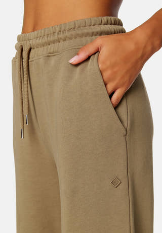Icon Essential Pants