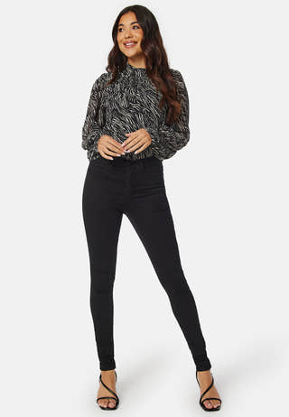 Mila L/S High Neck Top