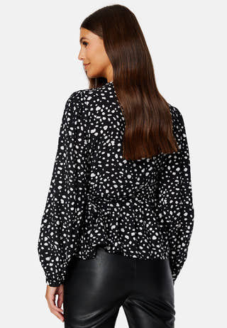 Seline Wrap Top