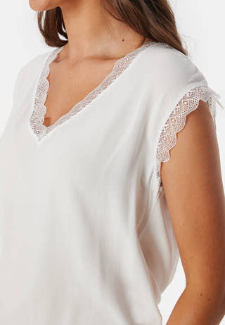 Onljasmina V-Neck Lace Top