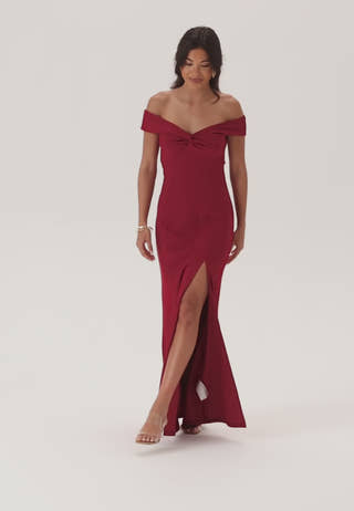 twist-off-shoulder-gown-red-1082428104.mp4