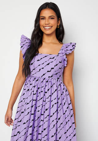 Lara Scallop Sleeve Midi Dress