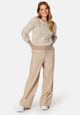 Tari LS O-Neck Jaquard Blouse
