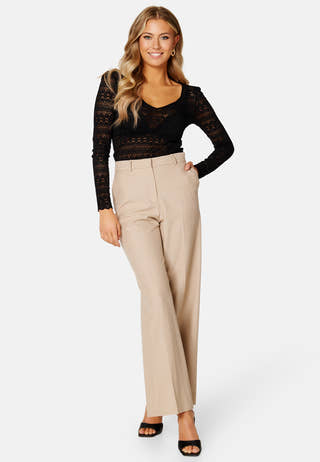 Chikka Lace V-neck