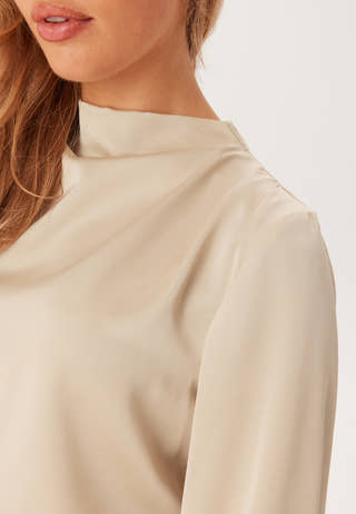 Vilutto High Neck Top