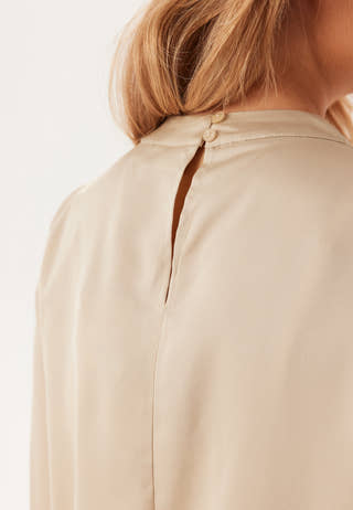 Vilutto High Neck Top