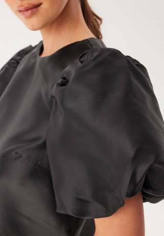 Vishina 2/4 O-Neck Top